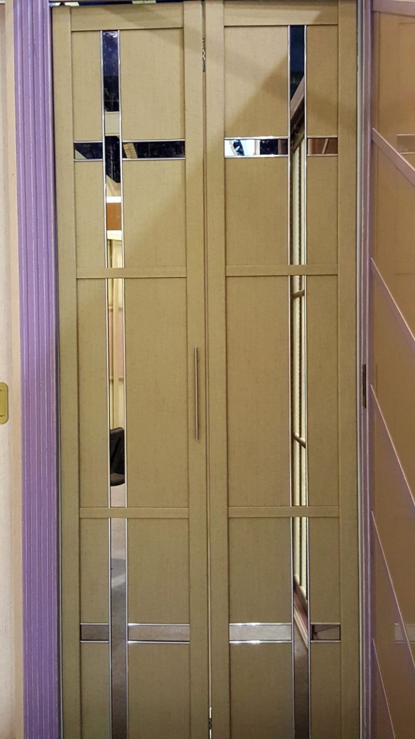 Двери гармошка шпонированные с зеркальным декором Тюмень