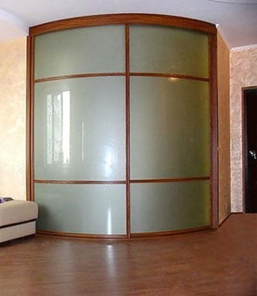 Встроенный шкаф купе радиусный в классическом стиле Тюмень